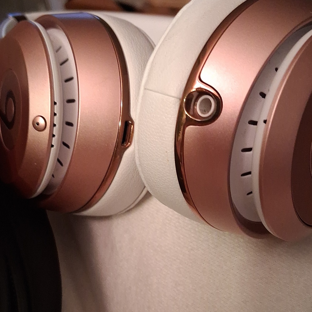 Beats Solo 3 Used Few Times. - Picture 2 of 13